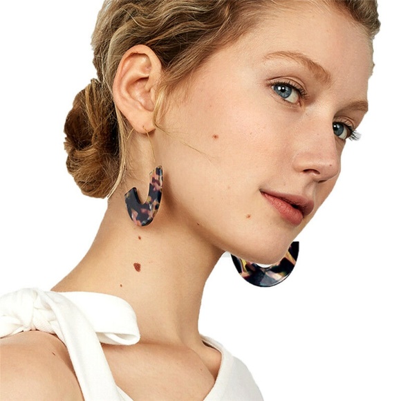 2/$15 Acrylic Wire Drop Earrings Red - Picture 2 of 2